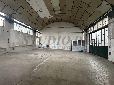 Foto Laboratorio in via rovereto, Cesano Maderno di 210 m² con 1 locali
