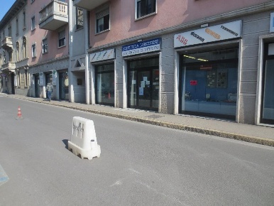 Foto Negozio in Via Gramsci, Lissone Centro Storico di 160 m² con 2 locali