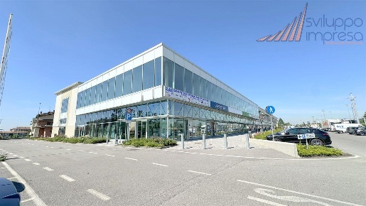 Foto Ufficio in via del Commercio, Busnago di 220 m² in affitto