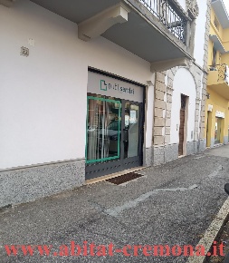 Foto Negozio in via ghisleri, Cremona Porta Romana di 55 m² con 1 locali