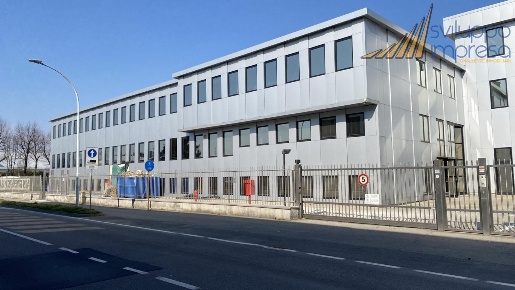 Foto Ufficio a Agrate Brianza Centro di 350 m² con 4 locali in affitto