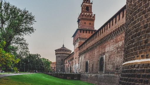 Foto Negozio in P.za Cordusio, Milano Duomo di 104 m² con 2 locali