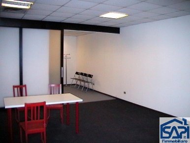 Foto Magazzino a Milano Viale Ungheria - Mecenate di 125 m² con 4 locali