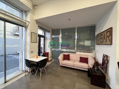 Foto Negozio a Scicli Centro di 113 m² con 5 locali in vendita