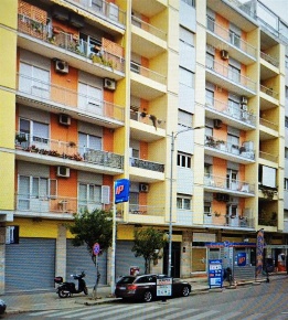 Foto Locale commerciale in VIALE ENNIO, Bari Picone di 158 m² in affitto