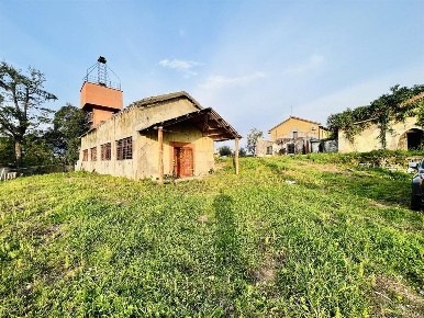 Foto Locale commerciale in Via Giulio Cesare, Genzano di Roma di 2200 m²