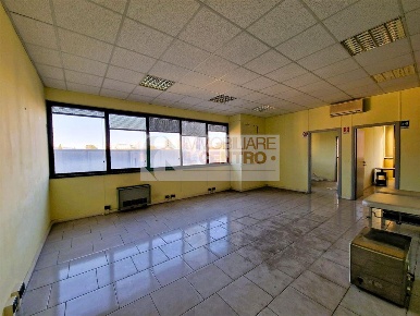 Foto Ufficio a Sarzana di 165 m² con 7 locali in vendita