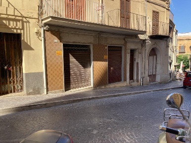 Foto Negozio in Via Atenea, Agrigento Centro Storico di 98 m² in vendita