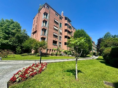 Foto Ufficio in via Oslavia, Monza San Biagio di 150 m² con 1 locali