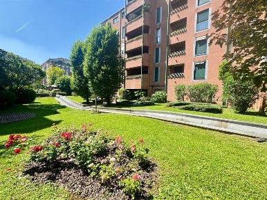 Foto Ufficio in via Oslavia, Monza San Biagio di 150 m² con 1 locali