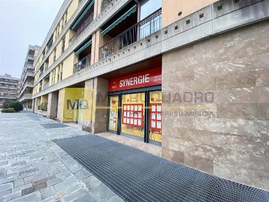 Foto Negozio in corso giacomo matteotti, Lecco Castello di 135 m²