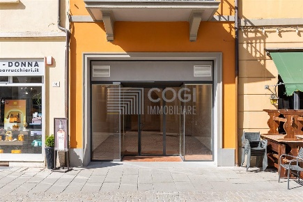 Foto Negozio a Imola di 77 m² in affitto