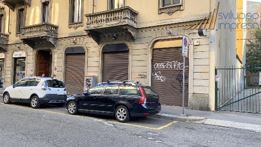 Foto Negozio in Via San Gregorio, Milano Repubblica di 230 m² con 5 locali