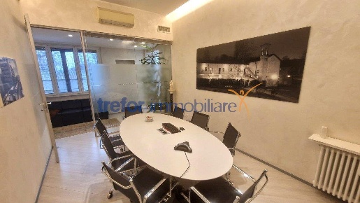 Foto Ufficio in via J. F. Kennedy, San Donato Milanese Centro di 215 m²