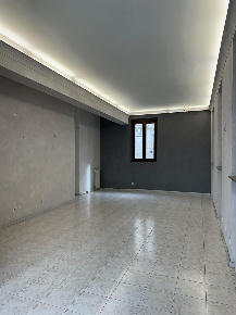 Foto Negozio in VIA MAGGIOLINI, Lissone Centro Storico di 74 m² in vendita