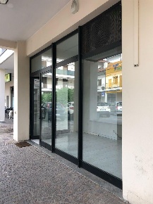 Foto Negozio in VIA MAGGIOLINI, Lissone Centro Storico di 74 m² in vendita