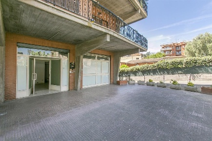 Foto Negozio in Via Fosso del Poggio, Roma Grottarossa - Saxa Rubra