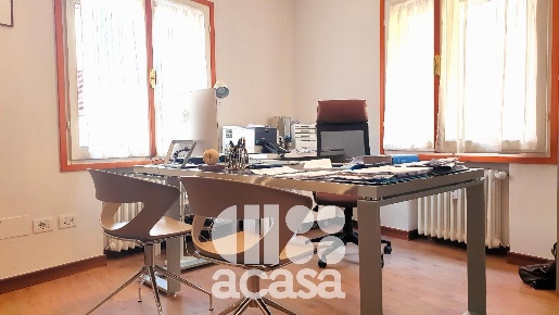 Foto Ufficio a Cesena Centro Storico di 88 m² con 5 locali in vendita