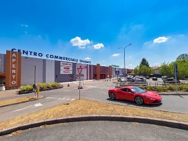 Foto Negozio in Via Monte San Michele, Tradate Centro di 20 m² con 1 locali