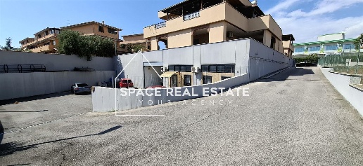Foto Magazzino in Via della Maggiona, Pomezia Maggiona - Area Produttiva