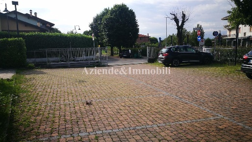 Foto Negozio a Terno d'Isola Centro di 512 m² con 10 locali in vendita
