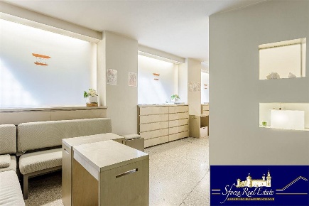 Foto Negozio in Via Santa Sofia, Milano Missori di 250 m² con 7 locali