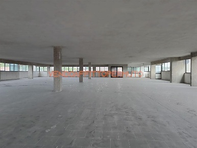 Foto Negozio in VIA SAN FERMO, Palosco di 750 m² con 3 locali in vendita