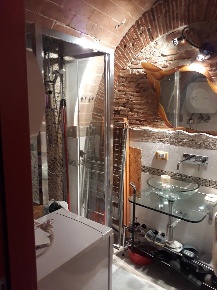 Foto Negozio in Piazza Garibaldi, Livorno di 30 m² con 1 locali in vendita