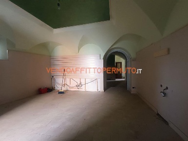 Foto Negozio in PIAZZA LOCATELLI, Carobbio degli Angeli Carobbio di 56 m²