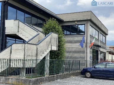 Foto Ufficio in Via Carducci, Presezzo di 255 m² con 5 locali in affitto