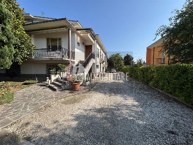 Foto Villa unifamiliare in viale europa, Piadena Drizzona Piadena di 265 m²