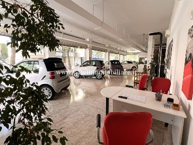 Foto Negozio in via xxiv maggio, Bergamo San Paolo di 150 m² con 1 locali