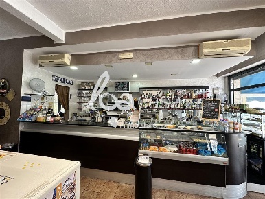 Foto Locale commerciale a Loano di 60 m² in vendita