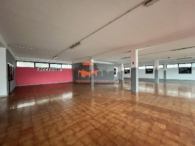 Foto Locale commerciale in VIA CARDUCCI, Cortenuova di 547 m² con 3 locali