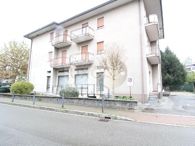Foto Negozio in Via Prevosti, Sirtori Centro di 35 m² con 1 locali