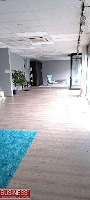 Foto Negozio in via della repubblica, Lissone di 140 m² con 7 locali