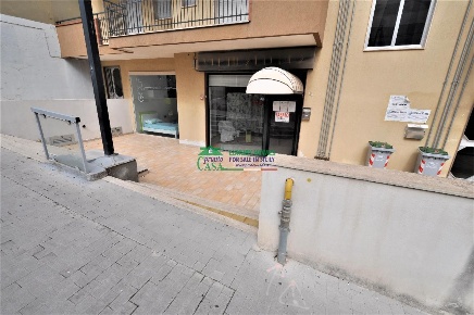 Foto Locale commerciale a Ragusa San Luigi - Archimede di 600 m² in vendita