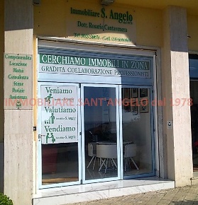 Foto Negozio in Via Empedocle, Agrigento Centro Storico di 200 m²