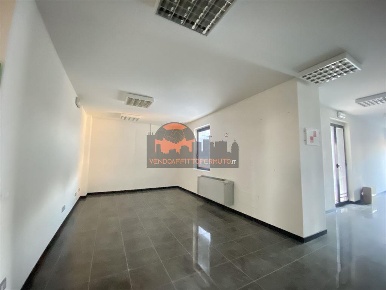 Foto Ufficio in VIA FRATELLI PAGANI, Castelli Calepio Centro di 463 m²