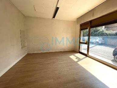 Foto Negozio in via Zanella, Lecco Turati - Santo Stefano di 78 m²