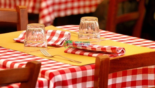 Foto Ristorante a Ragusa di 80 m² con 1 locali in vendita
