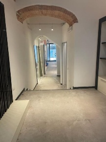 Foto Negozio a Siena di 180 m² con 2 locali in vendita