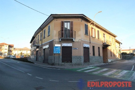 Foto Negozio a Lazzate di 129 m² con 2 locali in affitto