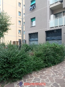 Foto Negozio in via curiel, Limbiate Centro di 103 m² con 4 locali