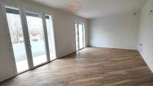 Foto Appartamento in Via Don Luigi Grisostomi, Correzzana Centro di 112 m²