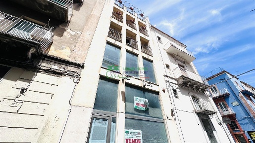 Foto Locale commerciale in VIA M. LEGGIO, Ragusa Centro di 410 m²