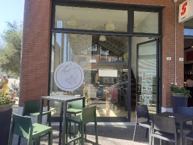 Foto Negozio in Piazza Dora Marckus, Ravenna Marina di Ravenna di 70 m²