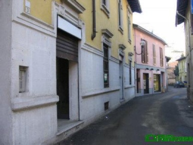 Foto Negozio in Via S.Ambrogio, Melzo di 155 m² con 2 locali in vendita