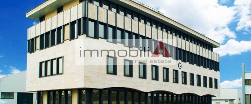 Foto Ufficio a Caponago di 220 m² con 1 locali in affitto
