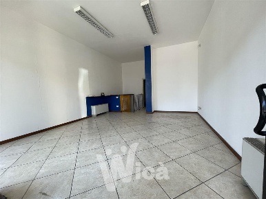 Foto Negozio a Cesena di 60 m² con 2 locali in affitto